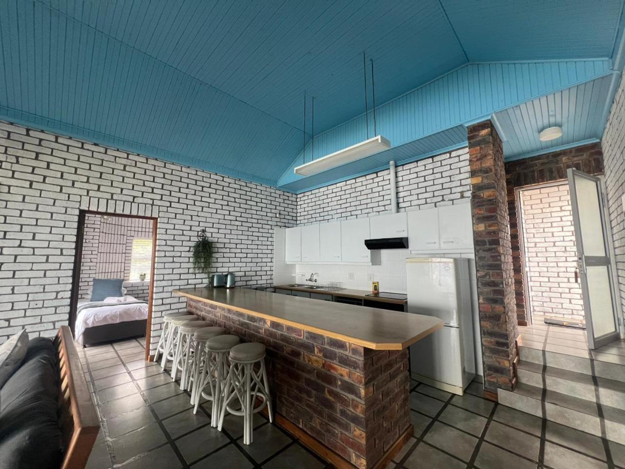 Blue Whale Resort George Bagian luar foto